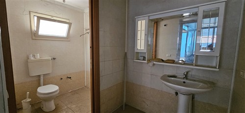 P  R  E  Z  Z  O    R  I  B  A  S  S  A  T  O  -  Locale commerciale tre vetrine
